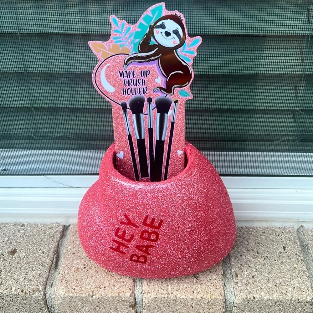 Cute💕💄pink glitter HEY BABE. BRUSH HOLDER!